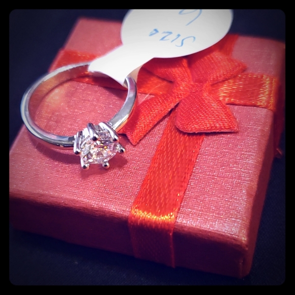 Engagement Ring - Picture 1 of 3